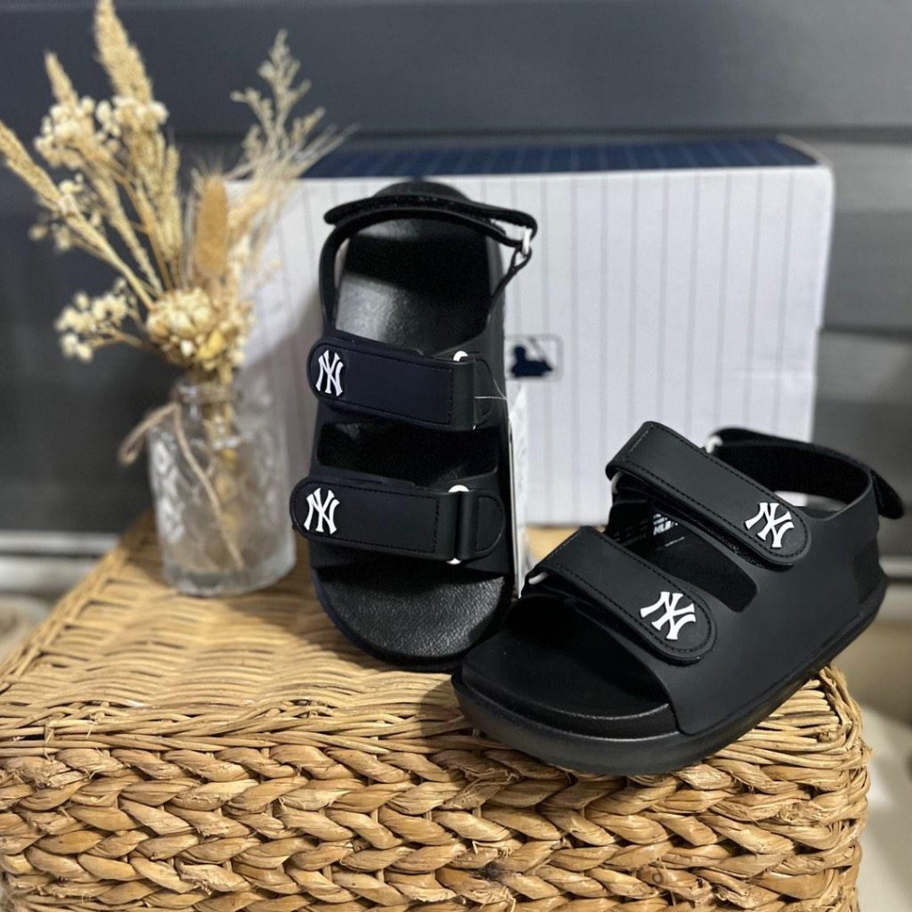 Dép MLB Sandal Nữ, Dép Xăng Đan Nữ Đế Bằng Đi Học Đi Chơi Siêu Êm Bền Đẹp Hot Trend - GiayMaxRe.Store