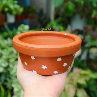 Chậu đất nung vẽ hoa thủ công