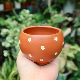Chậu đất nung vẽ hoa thủ công