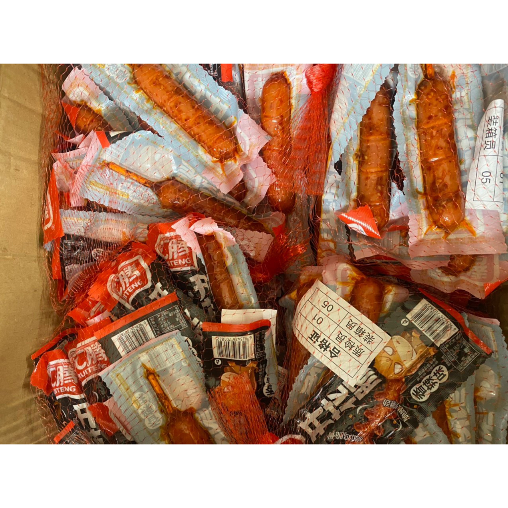 LẺ 1 CHIẾC XÚC XÍCH XIÊN NƯỚNG CAY GÓI ĐEN TO 50gr Ngon Ngon