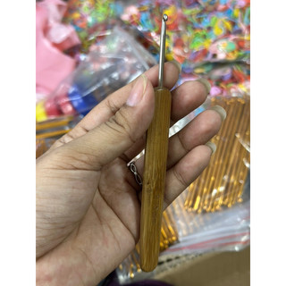 Bộ kim móc cán gỗ