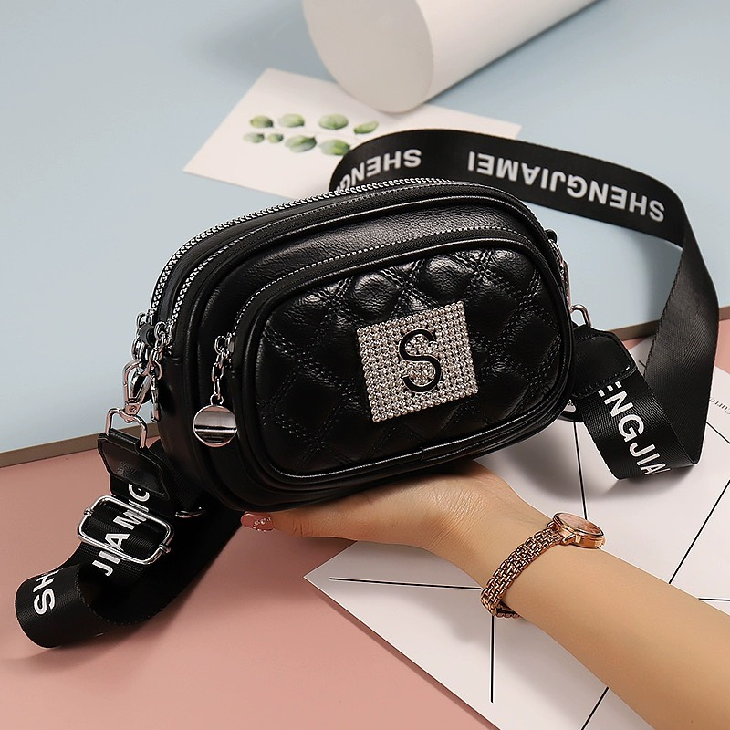Túi đeo chéo nữ túi ba ngăn mặt trước thêu phối mác chữ S thời trang Hàn Quốc DC0146