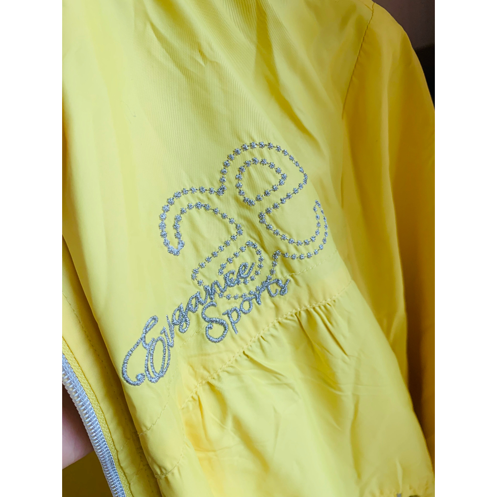 Áo khoác dù vàng sáng hiệu Elegance Sports