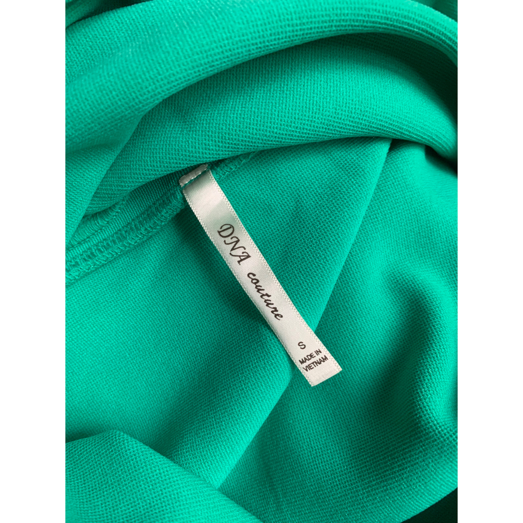 Váy ngắn xanh lá cây hiệu DNA