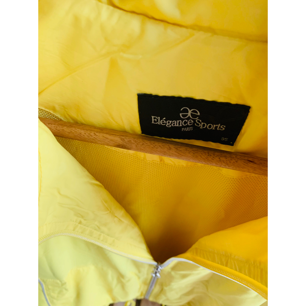 Áo khoác dù vàng sáng hiệu Elegance Sports