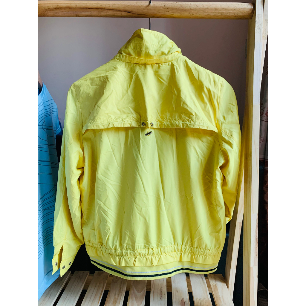 Áo khoác dù vàng sáng hiệu Elegance Sports