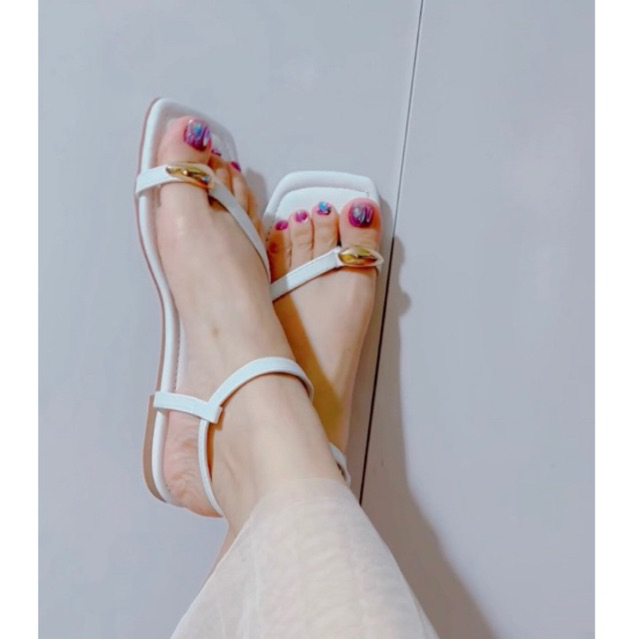 Sandal nữ xỏ ngón đính hạt mũi vuông dây mảnh đế bệt
