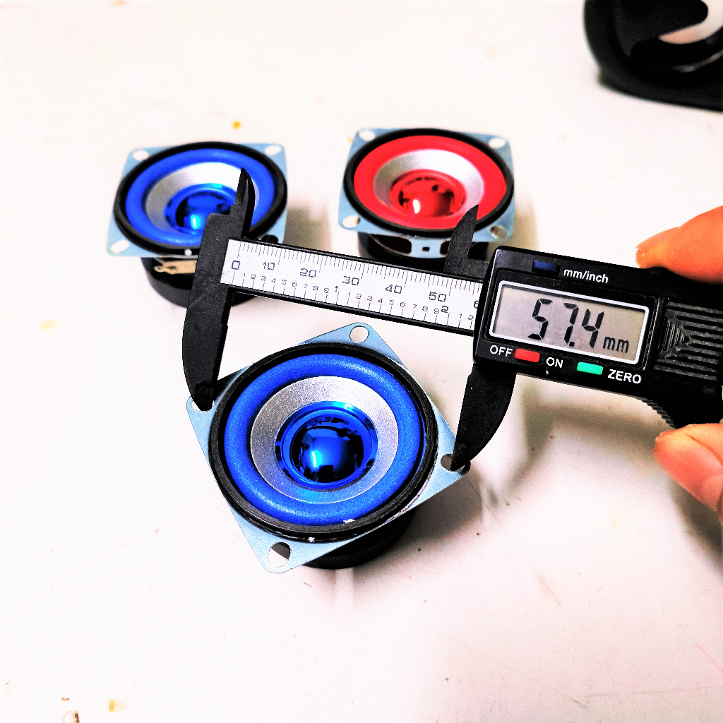 Loa toàn dải 4ohm - 5W vành 52mm  Lõi từ lớn 4cm chất âm hay, tiếng rõ, bass chắc. Dùng chế loa nghe nhạc mini