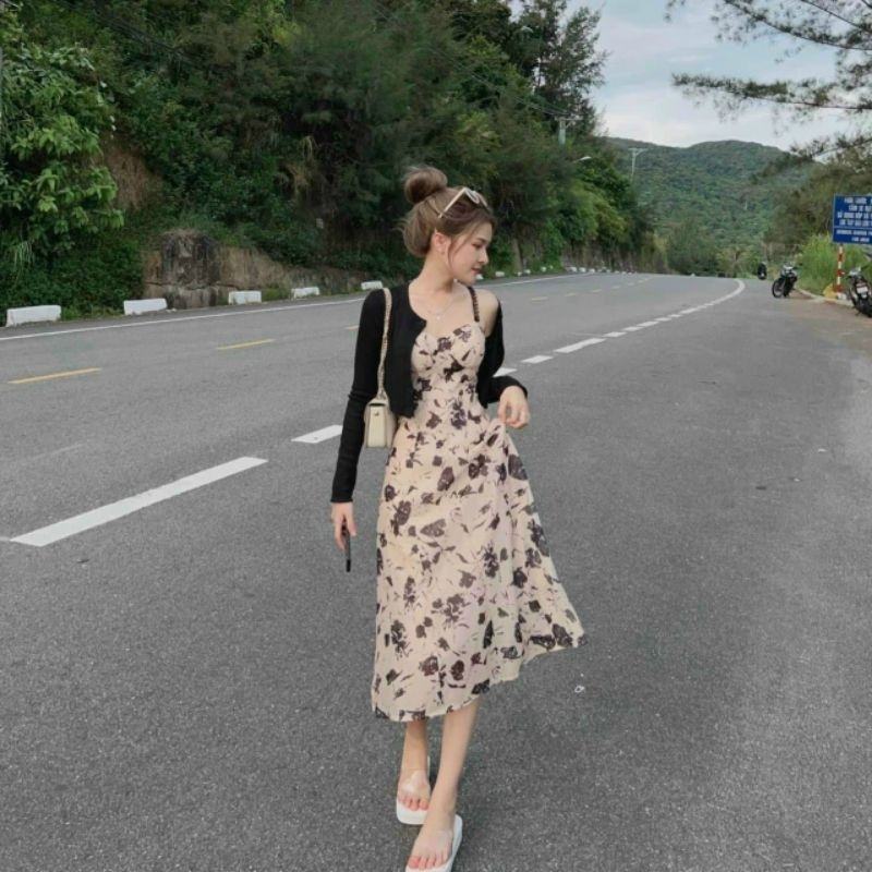 Đầm 2 dây mặc đi biển chất vải lụa mặt mùa hè mát mẻ kem áo khoác thun gân dài tay,