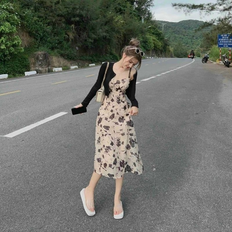 Đầm 2 dây mặc đi biển chất vải lụa mặt mùa hè mát mẻ kem áo khoác thun gân dài tay,