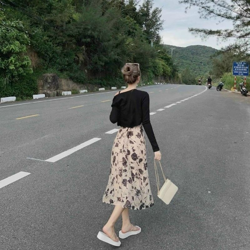 Đầm 2 dây mặc đi biển chất vải lụa mặt mùa hè mát mẻ kem áo khoác thun gân dài tay,