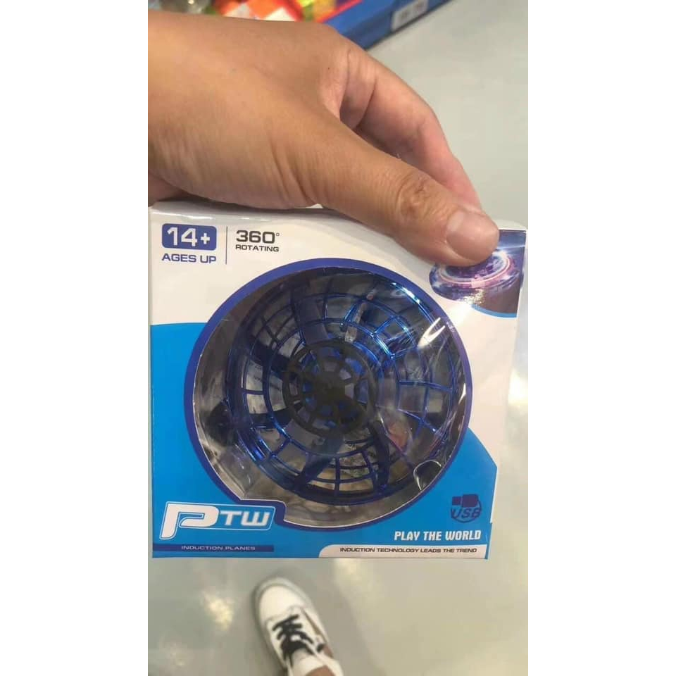 Đồ chơi đĩa bay UFO phát sáng biết bay dành cho bé