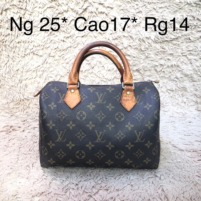 Túi chuẩn si. Túi qua sử dụng. Khách vui lòng xem hình nếu muốn biết thêm thông tin sản phẩm mời khách vô chat . Thanks.