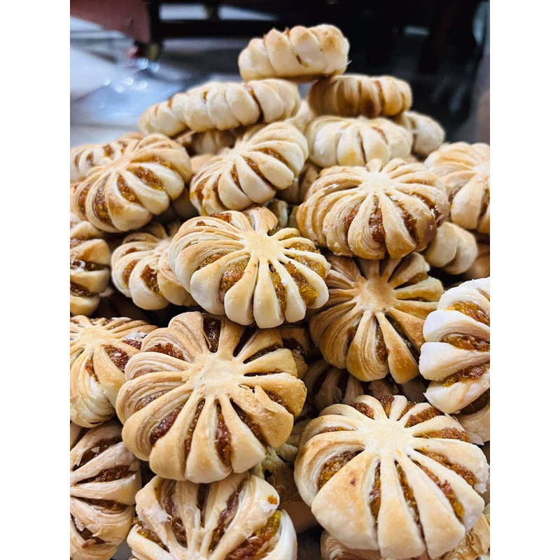 BÁNH HOA MAI NHÂN KHÓM