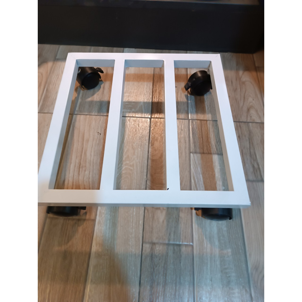Đế lót chậu cây hình vuông 30/40cm có bánh xe màu Đen và Trắng