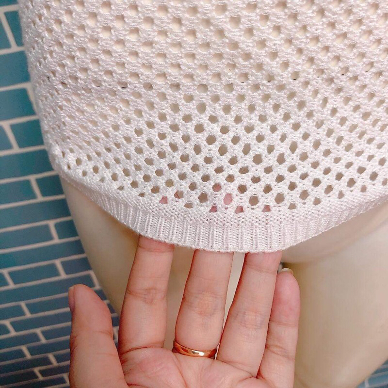 Áo len mongtogi trắng sọc mỏng