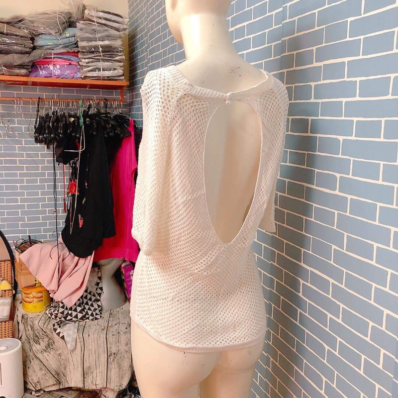 Áo len mongtogi trắng sọc mỏng