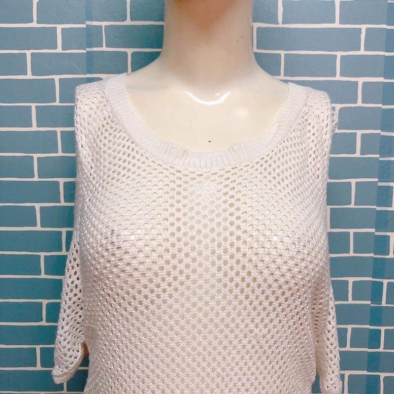 Áo len mongtogi trắng sọc mỏng