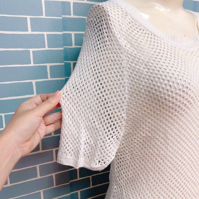 Áo len mongtogi trắng sọc mỏng