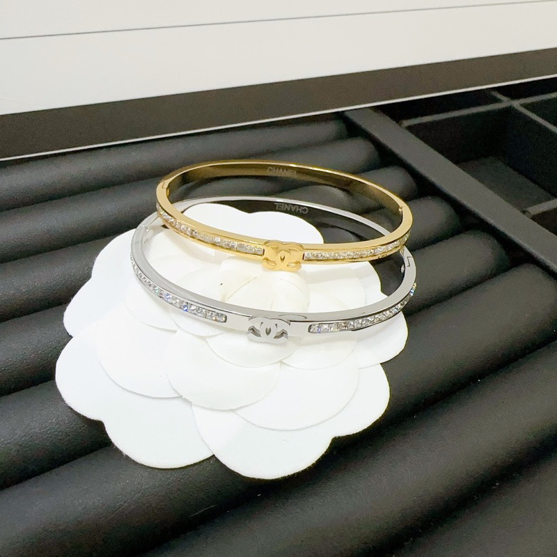 Lắc tay,vòng tay titan đính đá