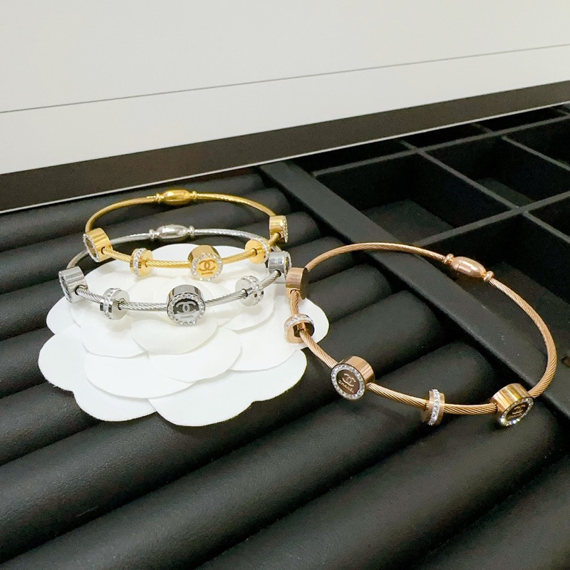 Lắc tay,vòng tay titan đính đá