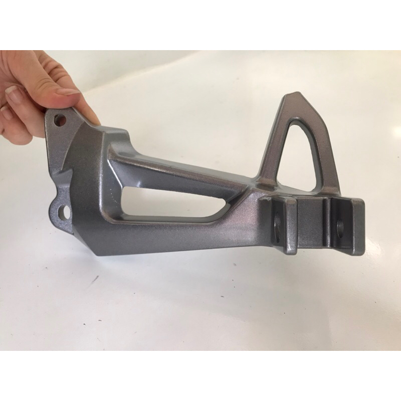 Bách gác chân sirius bên trái  Bách nhôm si bên trái Bách gác chân Si bên trái