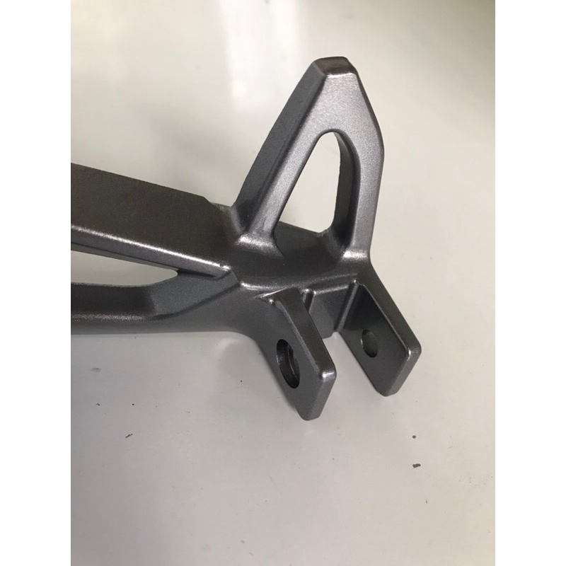 Bách gác chân sirius bên trái  Bách nhôm si bên trái Bách gác chân Si bên trái