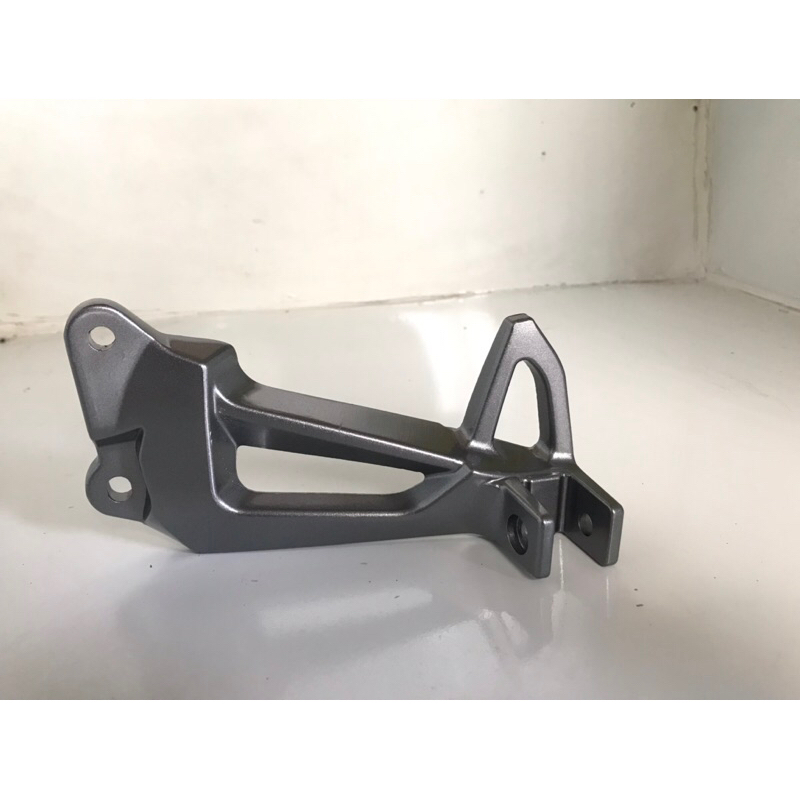 Bách gác chân sirius bên trái  Bách nhôm si bên trái Bách gác chân Si bên trái