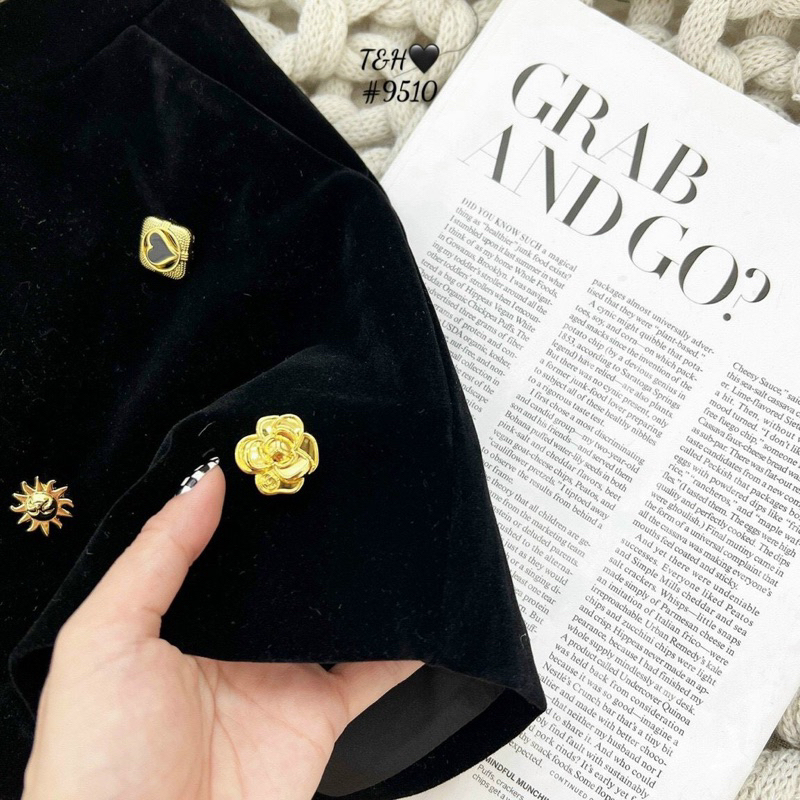 Quần sooc nhung đính sticker fom ôm đẹp