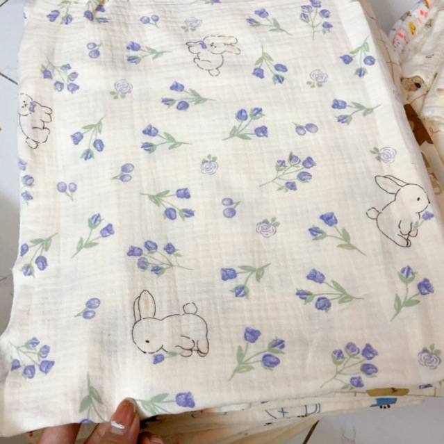 vải xô muslin 2 lớp cao cấp thỏ trắng cành hồng tím may khăn mặt,khăn tắm,pyjama cho bé