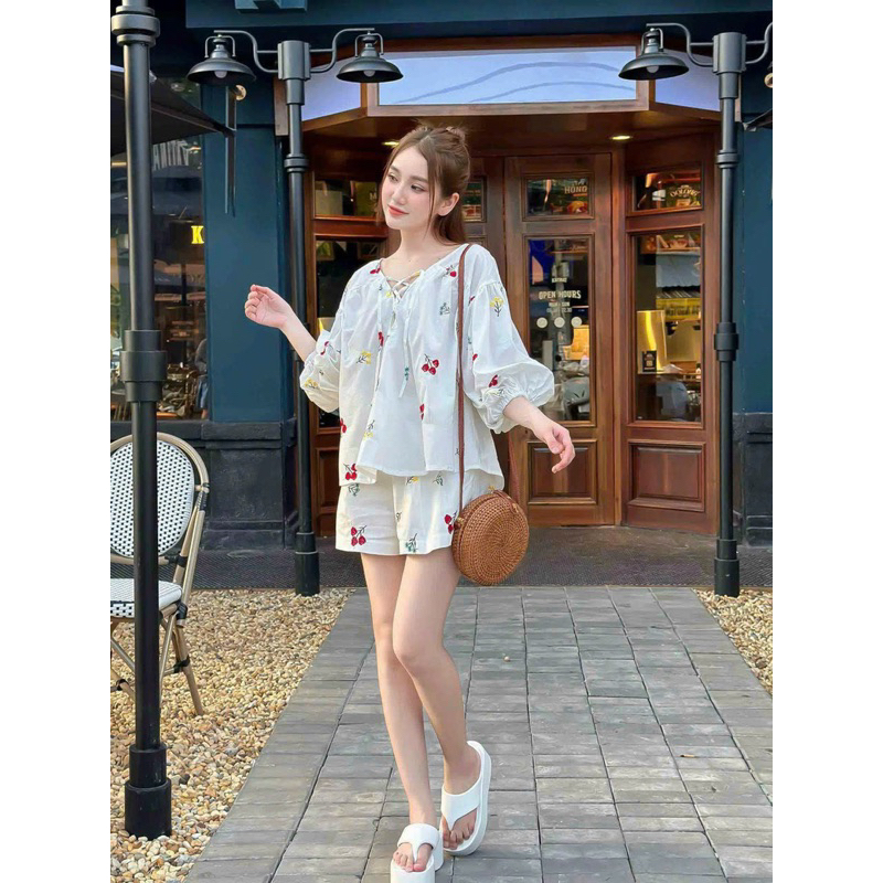 Set đồ nữ thời trang mặc đi chơi áo tay phồng cột dây nơ phối quần đùi dễ thương chất Lụa ý cao cấp,