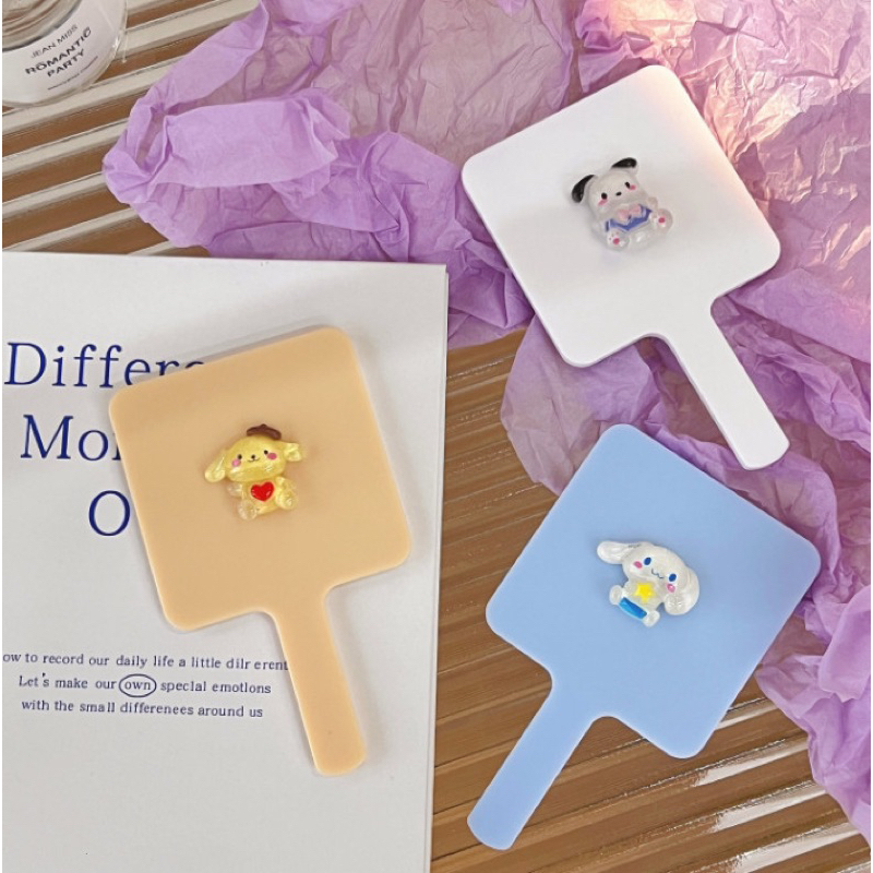 Gương Cầm Tay Đính Kèm Charm Màu Pastel