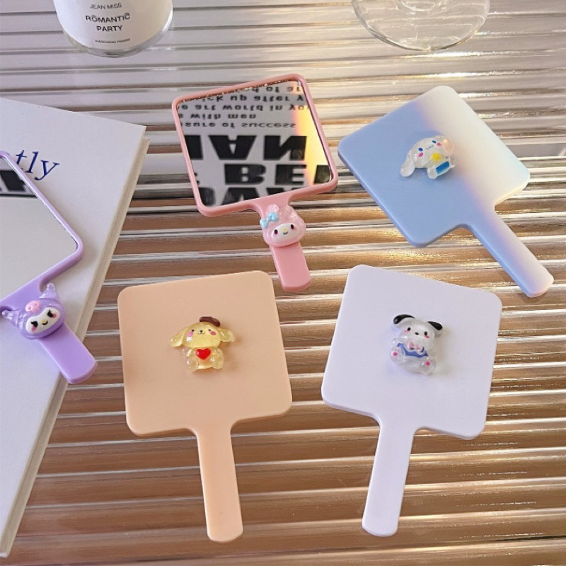 Gương Cầm Tay Đính Kèm Charm Màu Pastel