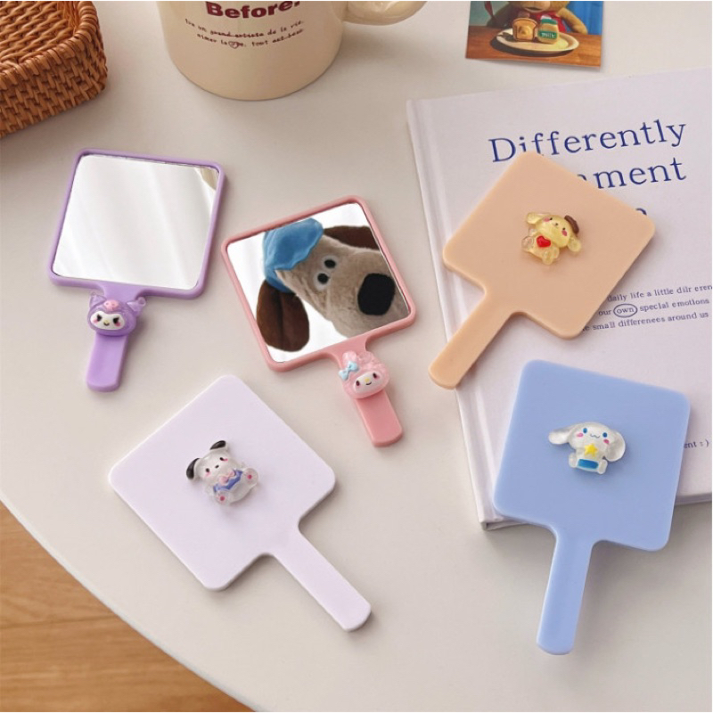 Gương Cầm Tay Đính Kèm Charm Màu Pastel