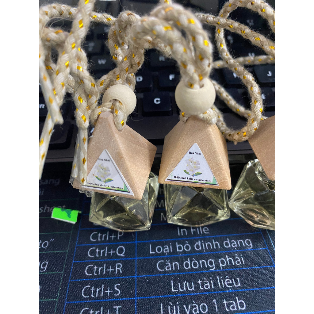 Tinh dầu treo xe Linh Anh Car nhiều mùi thơm dễ chịu