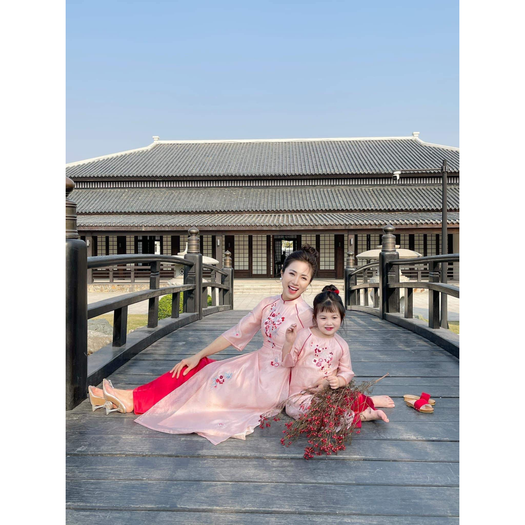 Set áo dài mẹ và bé thêu hoa lé cổ - vải tơ óng - họa tiết thêu, đính kết cao cấp - màu hồng- Áo Dài An Nhiên - AN47