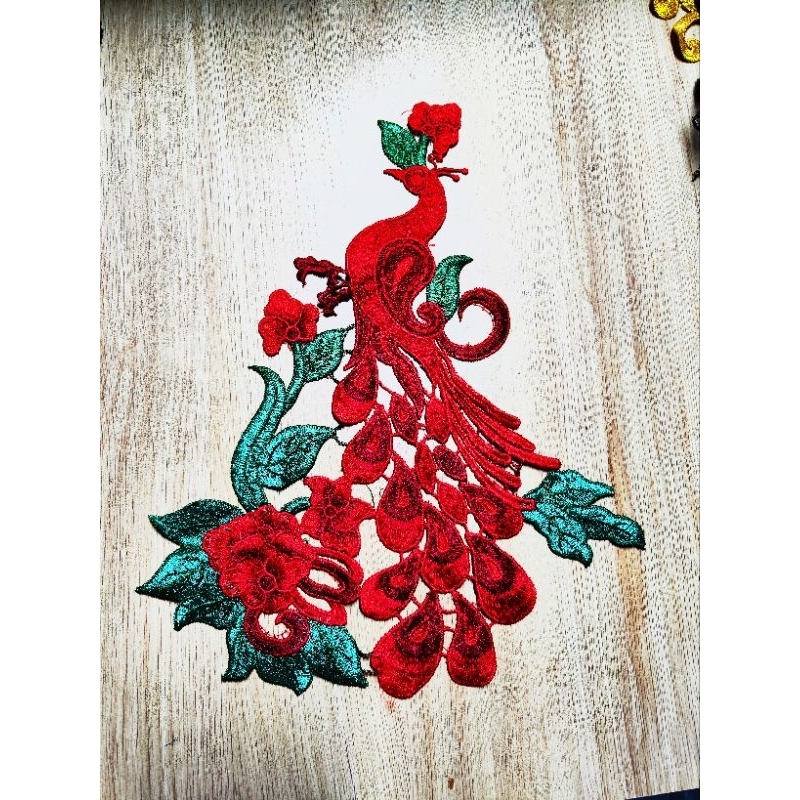 Áo dài cách tân hình thiu