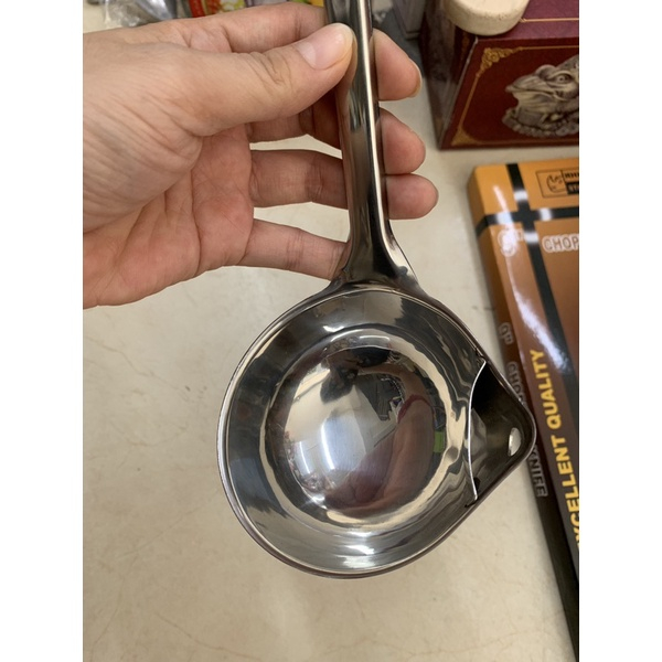 Muôi lọc dầu tách mỡ Inox 304, muôi canh tách mỡ đa năng bảo vệ sức khỏe