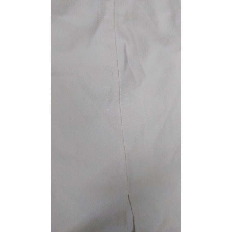 Chân váy trắng eo 62-70cm.