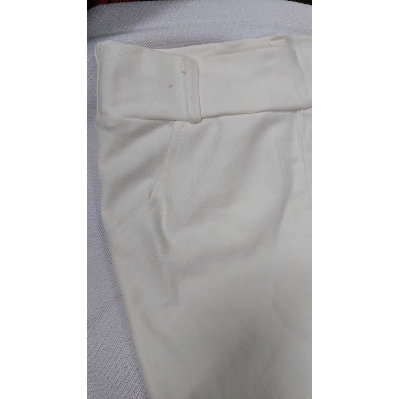 Chân váy trắng eo 62-70cm.