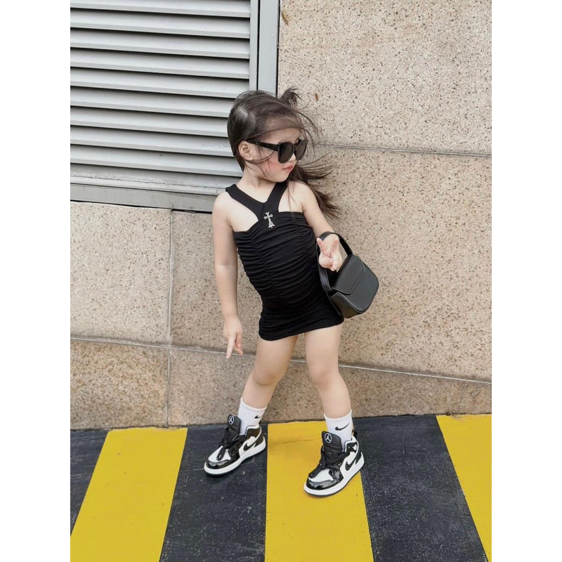 VÁY BODY ĐEN CỔ YẾM BÉ GÁI