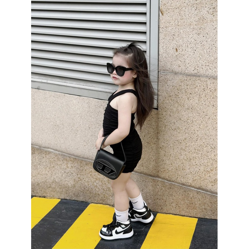 VÁY BODY ĐEN CỔ YẾM BÉ GÁI