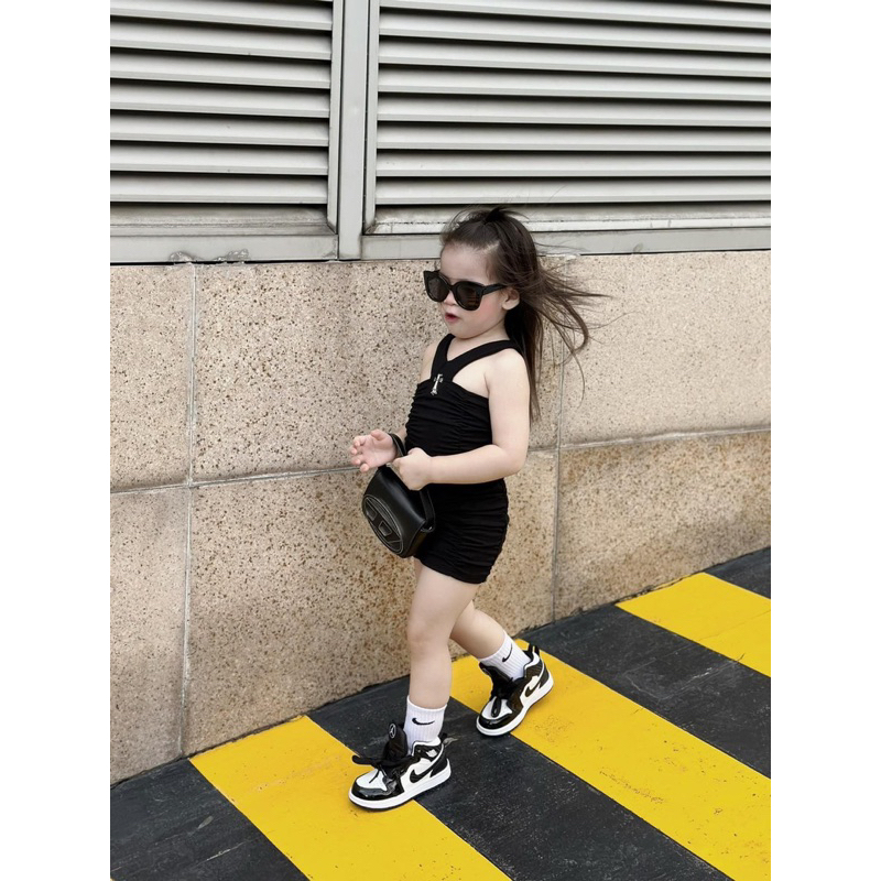 VÁY BODY ĐEN CỔ YẾM BÉ GÁI