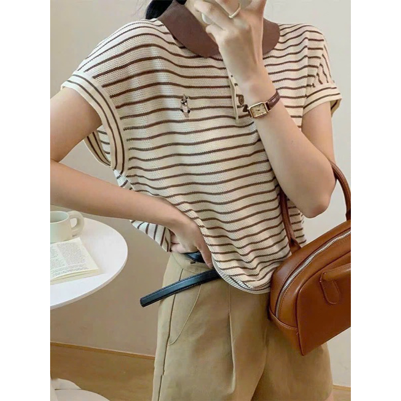 Áo len tăm kẻ ngang tay hến,cổ sen thêu hình cá tính hàng quảng châu A211