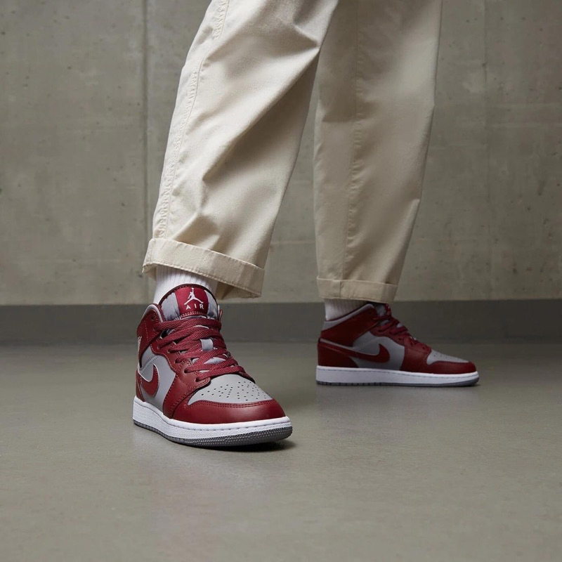 Giầy thể thao Ni.ke Jordan 1 Hight Mid GS CherryWood Red DQ8423 615 Authentic Nhật bản