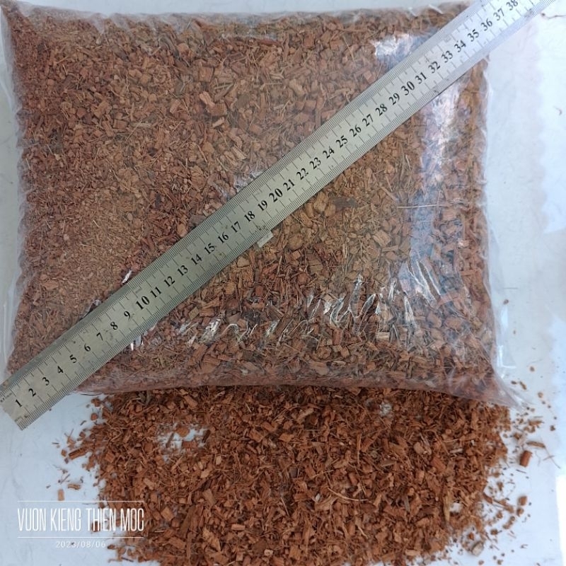 6 lít (6dm3) vỏ dừa băm nhỏ để trộn giá thể trồng cây tăng độ thoáng xốp