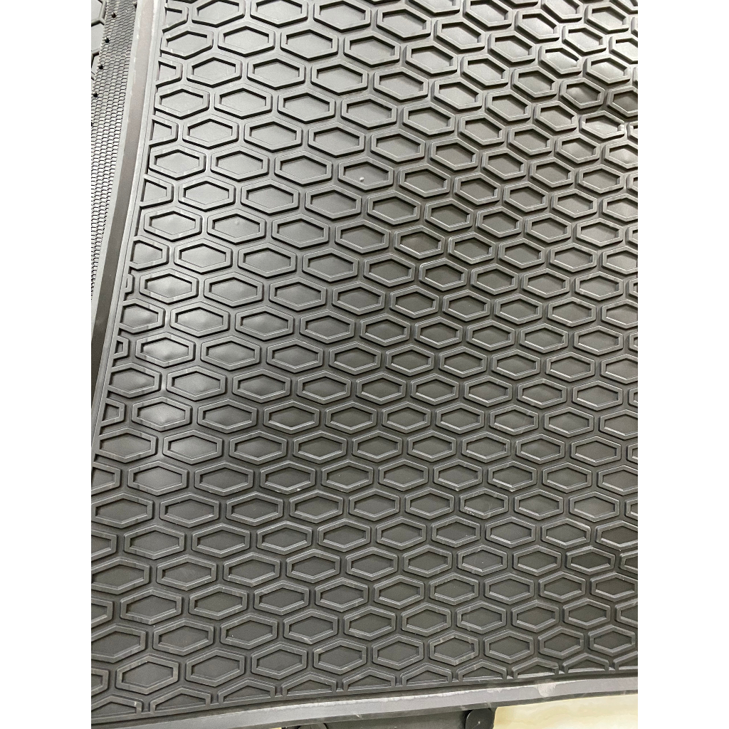 Thảm sàn, Thảm Lót Sàn Cao Su Nissin Đúc Vân Tổ Ong Chuẩn Form Xe Kia Carens