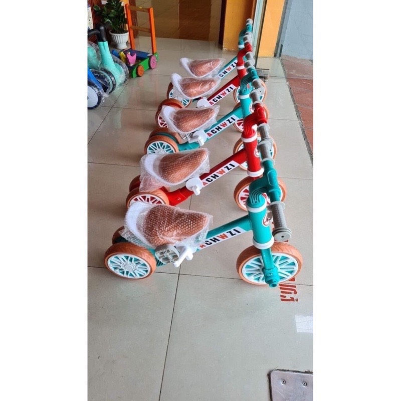 Xe chòi chân, thăng bằng đa năng cho bé có bàn đạp 2 in 1 yên bằng da