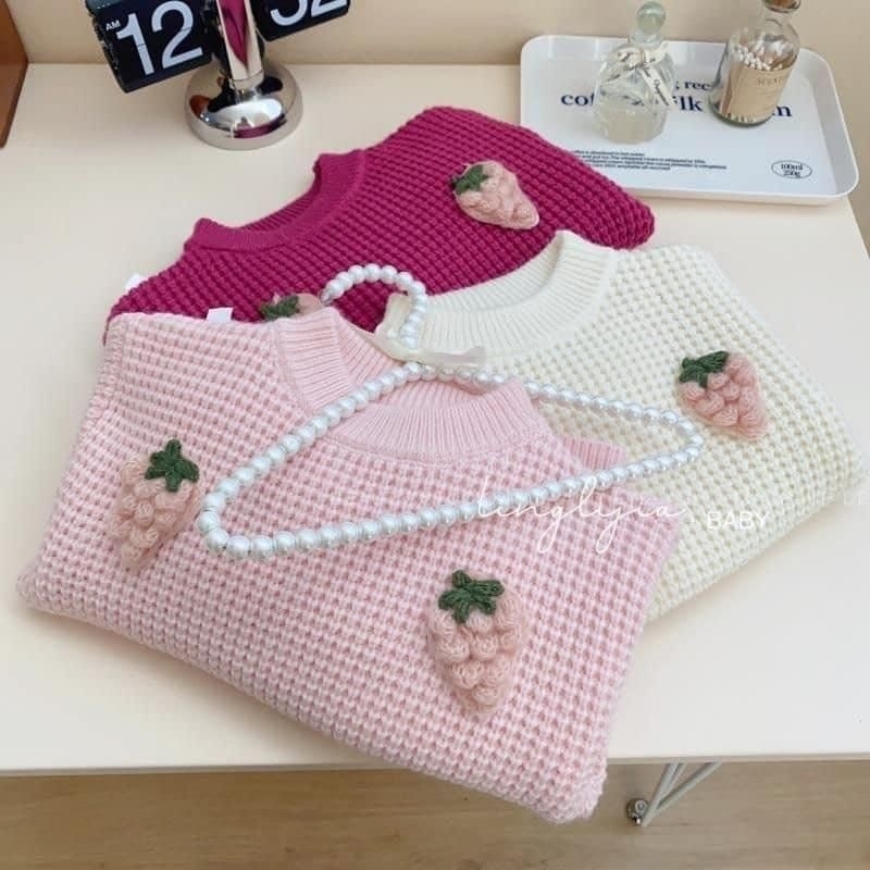 Áo Len bé gái  QC hình quả dâu siêu xinh cho bé gái