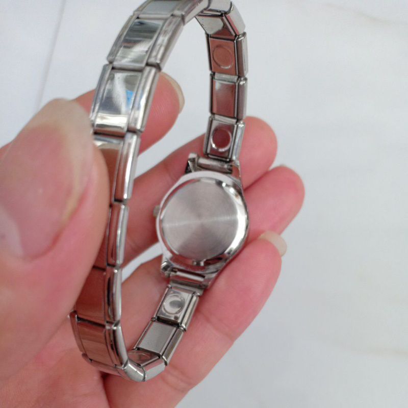 Đồng hồ nữ si nhật dây chun hiệu ROYAL CROWN màu bạc độ mới cao 92%